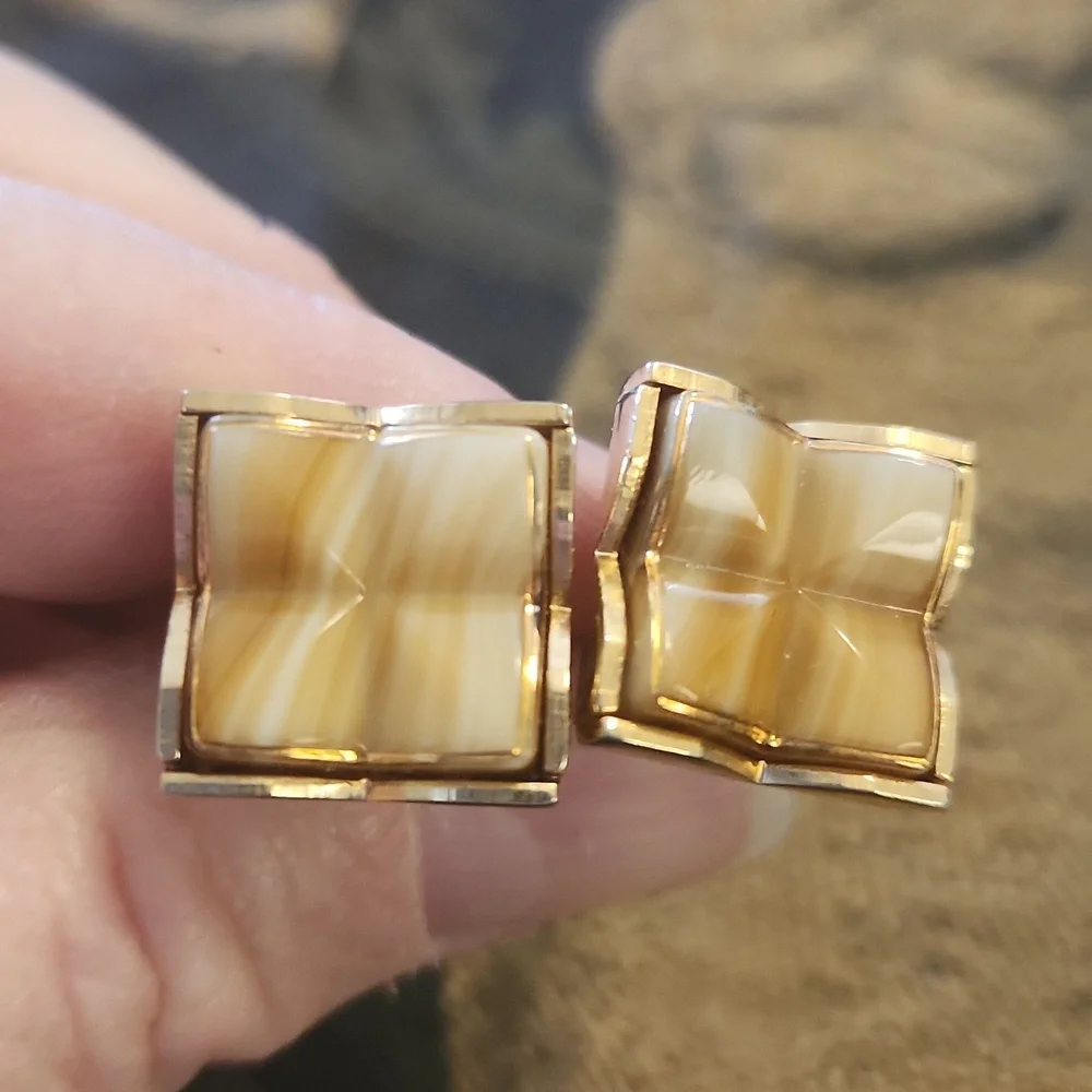 Vintage Goldtone & Tan Marbled Cufflinks
